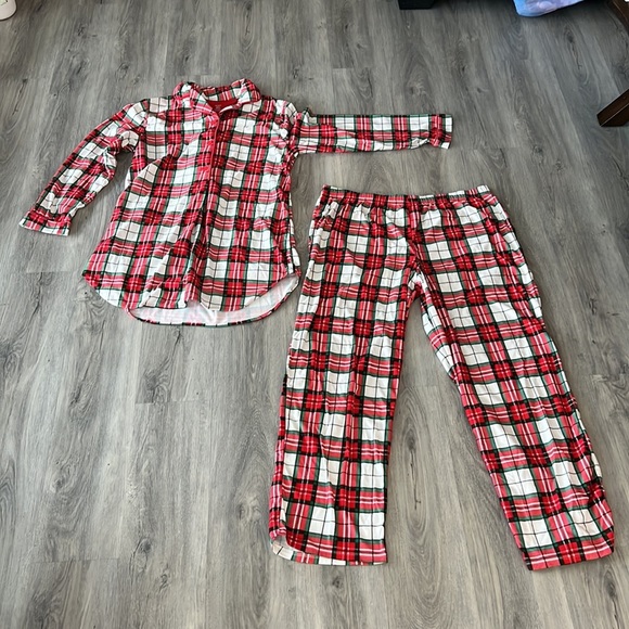 Carters mom & dad matching PJs - PJ shirt for mom- medium / pants for dad XL - Picture 2 of 11